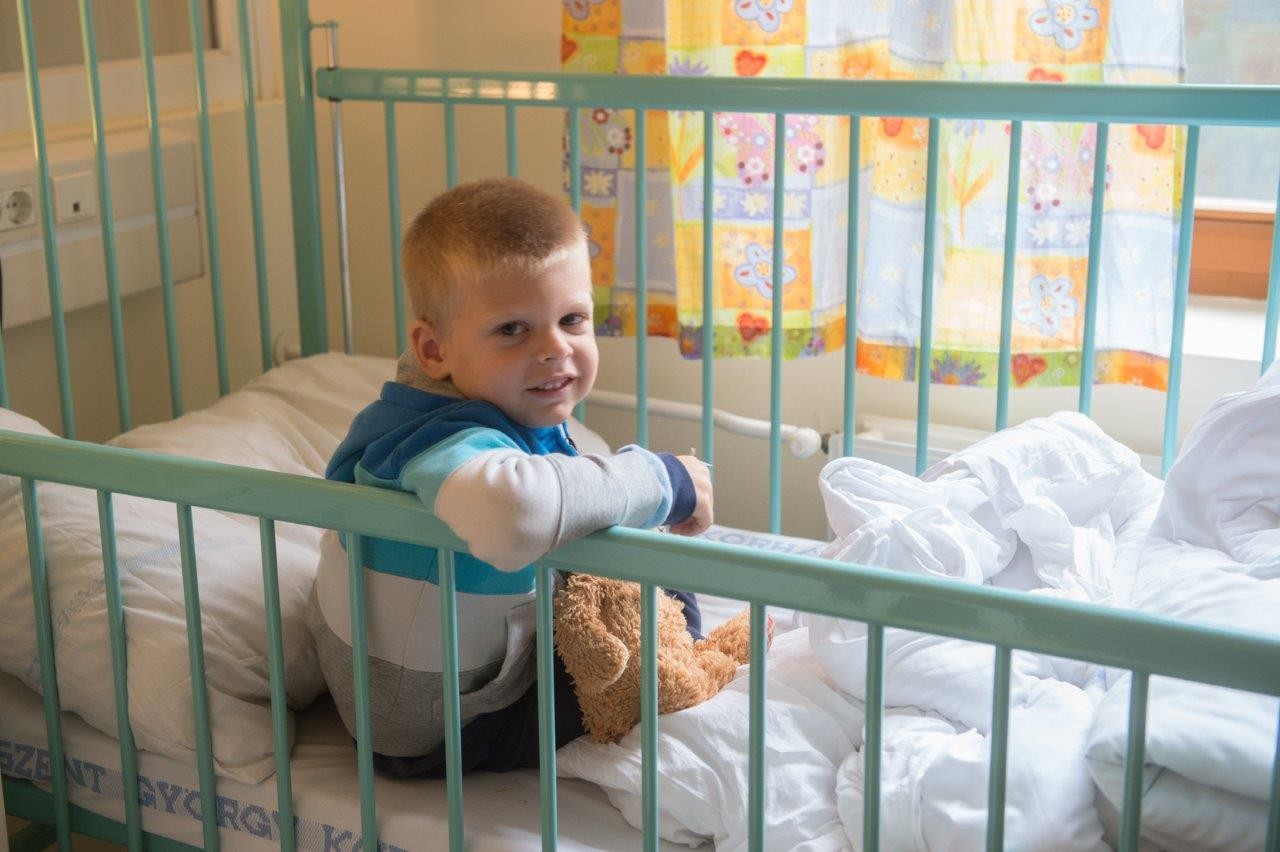 Új babaágyak a kórházban, Szent György Kórház, Dr. Csermavölgyi István főigazgató
